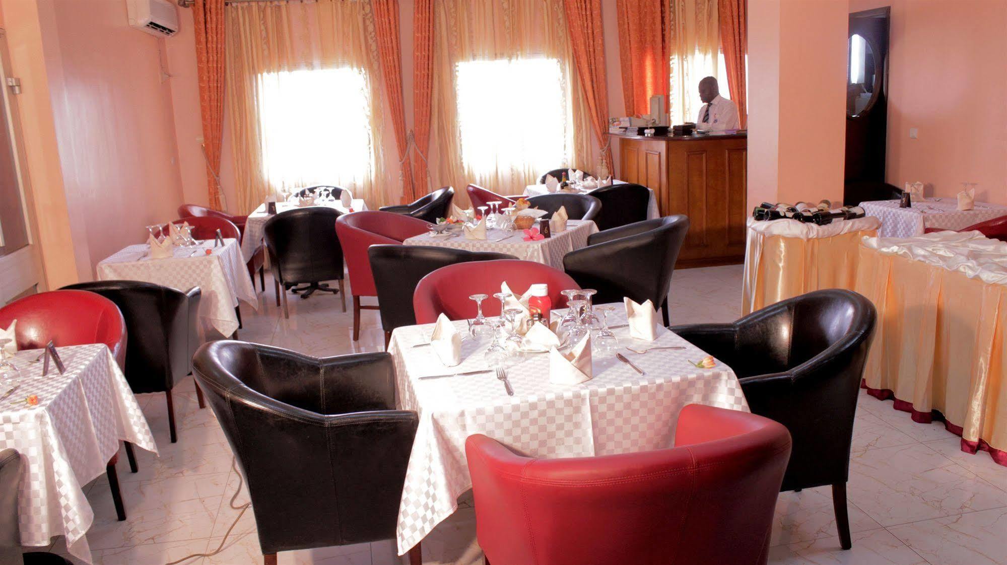 Hotel Mansel Yaoundé Esterno foto